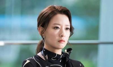 对成龙儿子的追求无动于衷, 直言欣赏胡歌, 今与“绿王”公开恋情