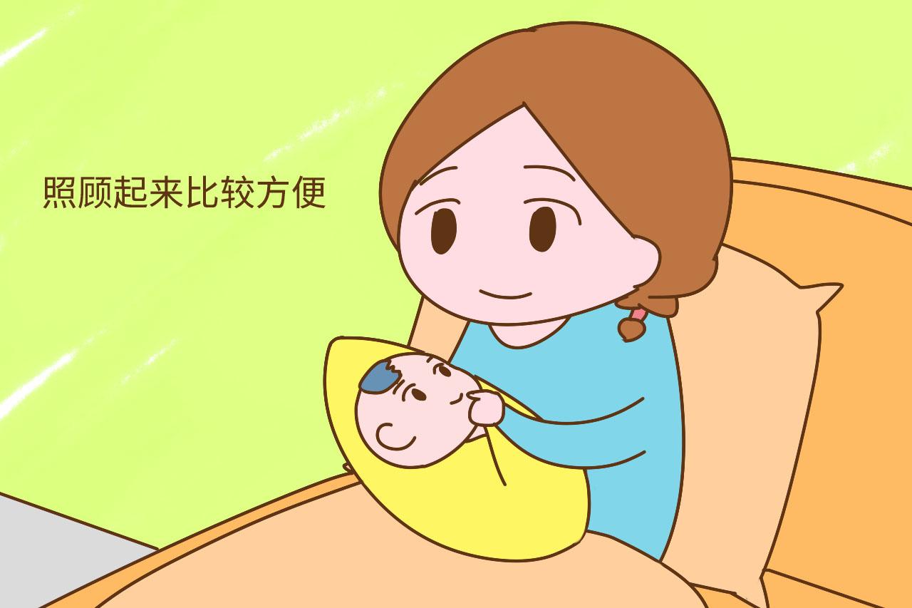 刚出生的小宝宝, 跟妈妈一起睡觉好, 还是单独睡小床好?