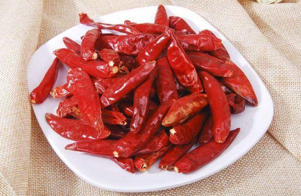 肝不好的人, 这4种食物打死也不能吃, 尤其第3个, 很多人吃不腻