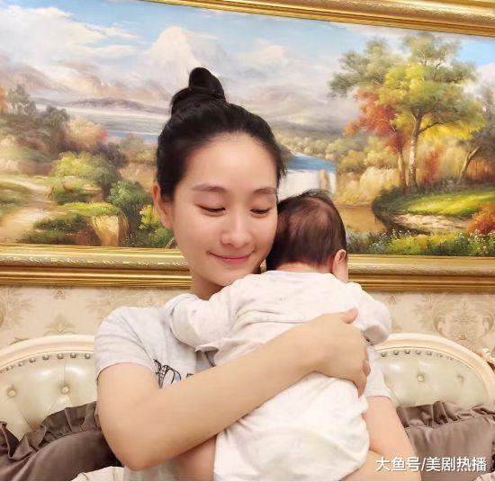 演心机女走红, 晒娃被网友诅咒, 面对网络暴力只有她敢彪脏话回怼