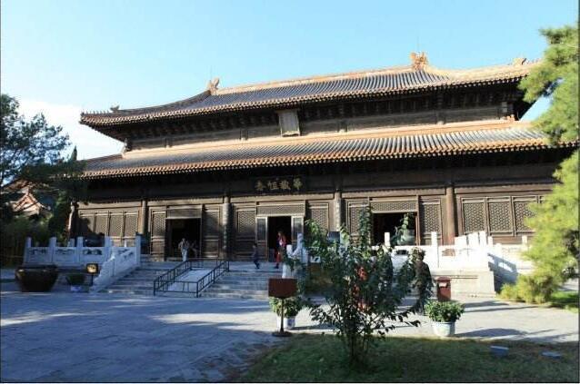 成龙带一群人飞重庆拜访一家博物馆 打开门的瞬间被“惊艳”到了