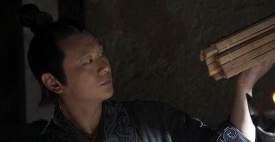 他是荧幕最佳“贱男”, 年少轻狂气死将军父亲, 如今一心向佛