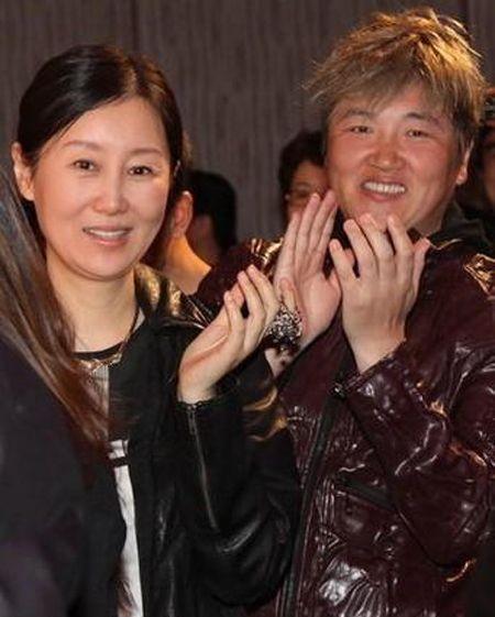 她25岁上春晚, 和孙楠闪婚却在9年后被抛弃, 如今48岁成冻龄女神