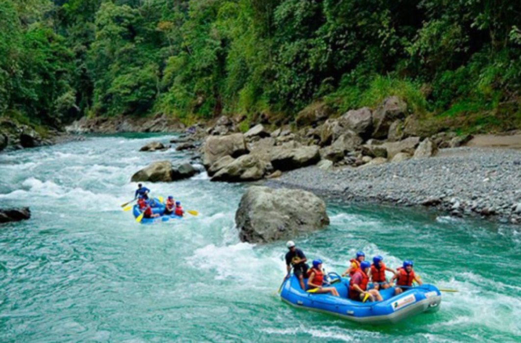 阿勇河漂流(ayung river)
