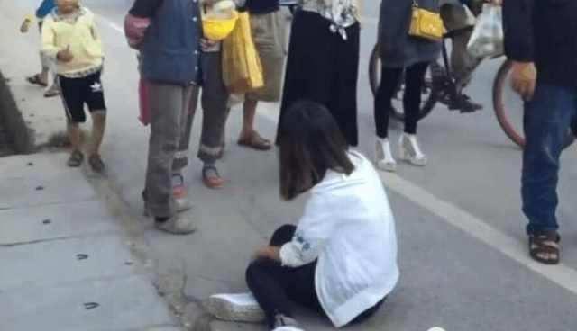 情侣买车男友试车后, 丢下女友再也没回来!