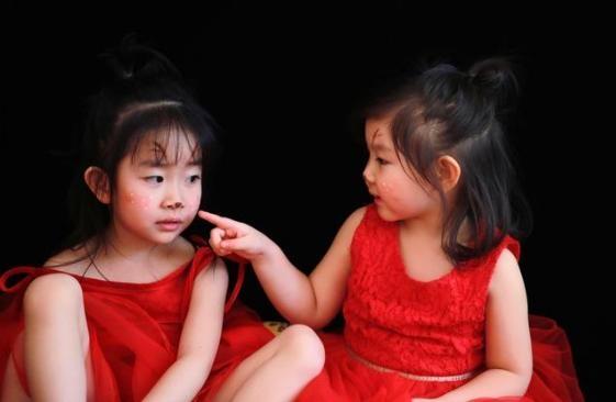 35岁产妇喝下百草枯, 产妇妈妈在医院痛哭, 怒斥其丈夫不是人!