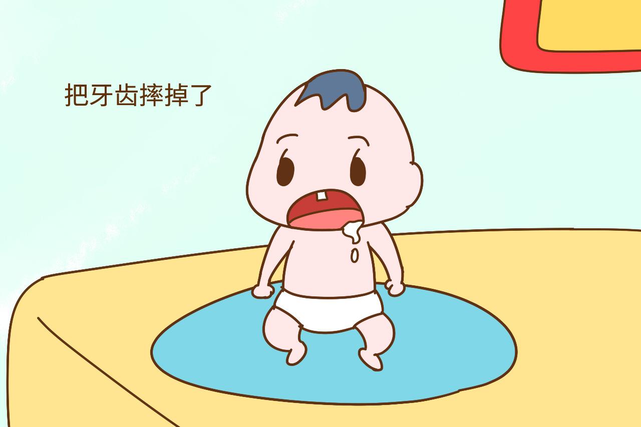 宝宝磕掉牙齿怎么办? 家长处理太随意, 换新牙时就会很被动
