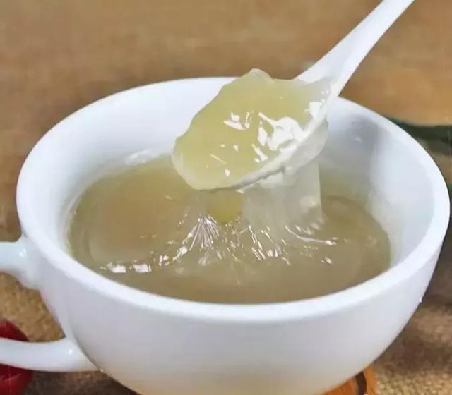 女人过了25岁, 身体出现这4种信号, 可能是是乳腺增生了, 别忽视