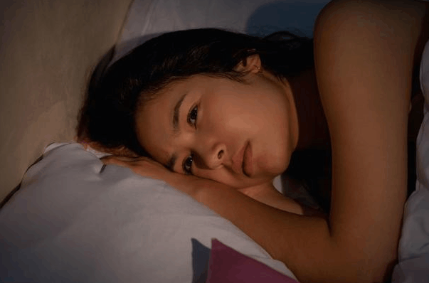 睡觉时, 出现这4种情况, 暗示肝脏可能要“出事”, 不要忽视了!