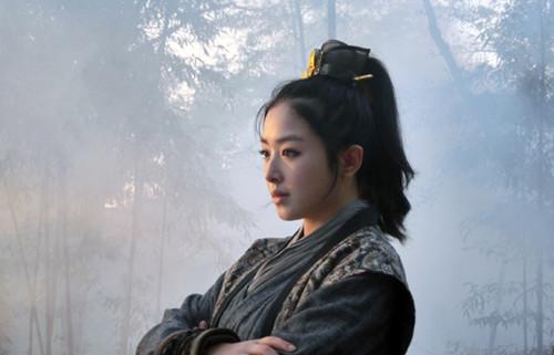 她15岁一夜成名, 19岁公司倒闭, 如今无戏可拍上节目被骂卖惨