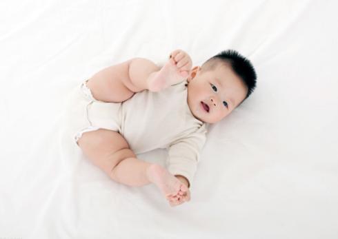 宝宝吐奶怎么办? 宝妈不必过于紧张, 掌握这3个方法可放心应对