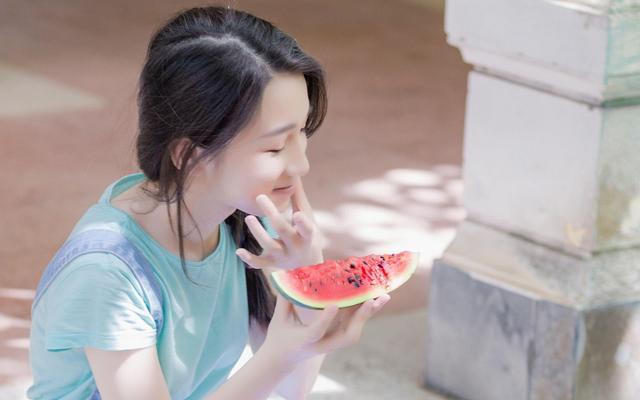 第一次接吻的时候, 你们会伸舌头吗?