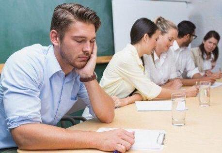 小心! 总是“犯困”也是一种病, 有这7种症状的人要加倍警惕!