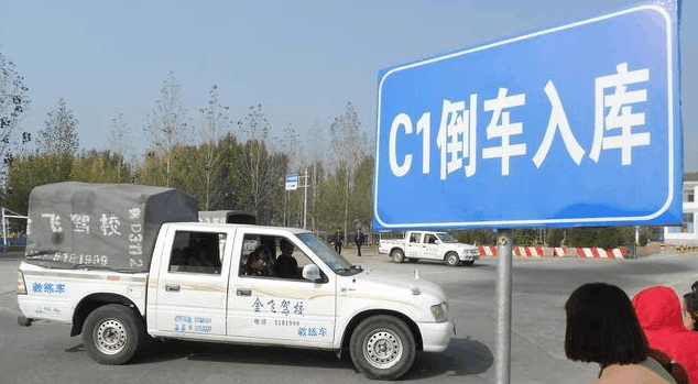 男子驾校补考科二, 猝死车中, 医生警告: 身体这处“痛”要当心!