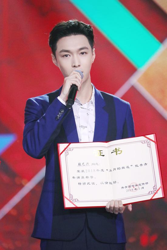 张艺兴工作室发声明起诉“黑粉”: 可怕的网络暴力