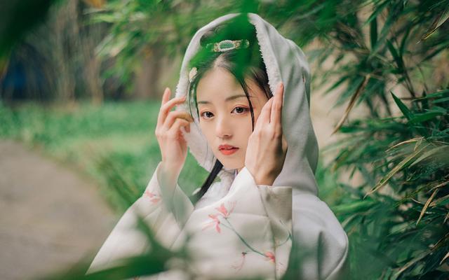 生活中, 心里有城府的女人, 往往会有这四种表现!