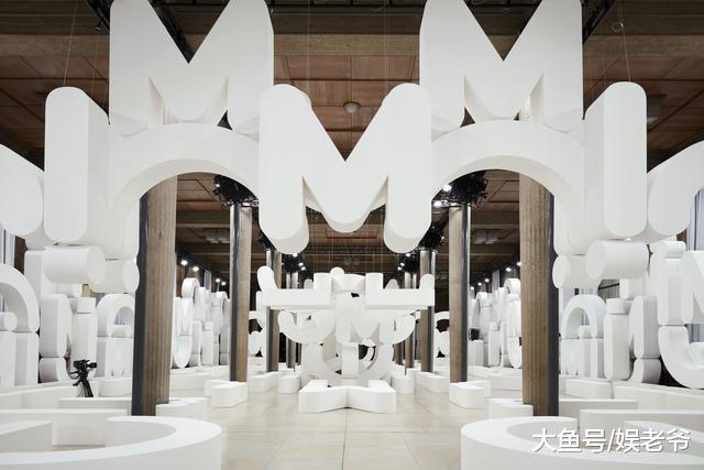 MIU MIU发布2019春夏系列