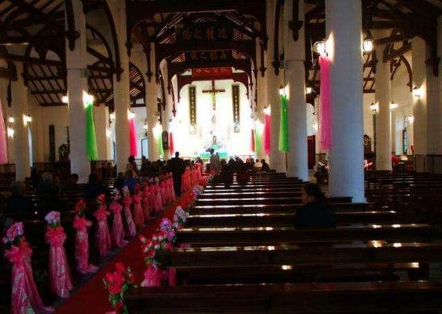 一个非洲富商在中国举行婚礼, 婚礼场面很是喜感!