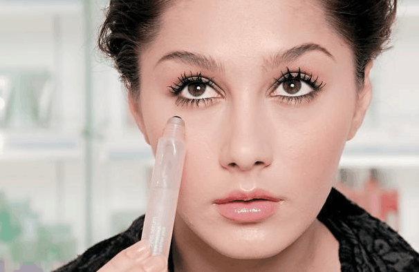 女人脸上有这3个表现, 说明可能患上妇科病了, 一发现最好检查下