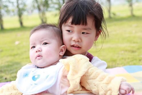 有了二宝后, 宝妈会有这3种感受, 每一种都很暖心