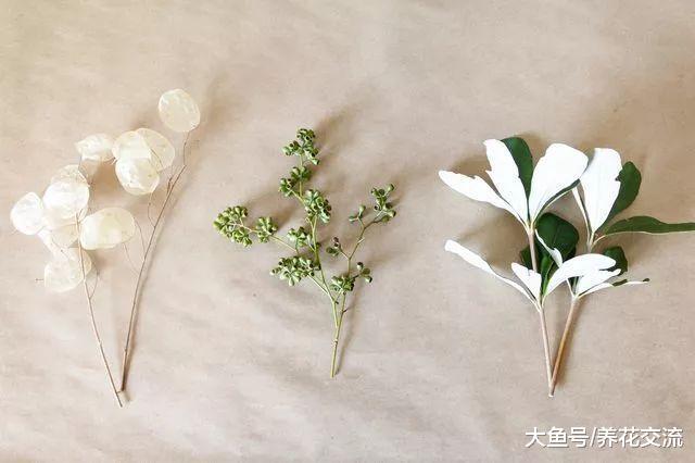 新手也能轻松制作的清新小花环, 悬挂在窗台上就太棒了