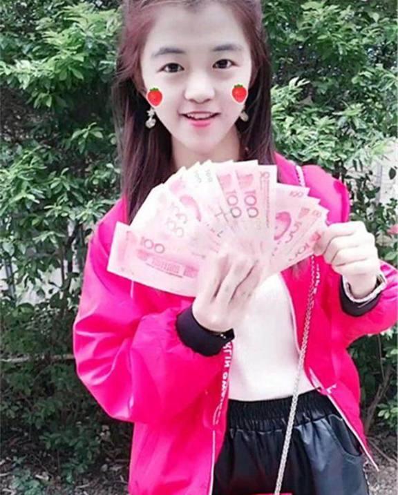 18岁美女月入过万, 希望找一个一起奋斗的男友!