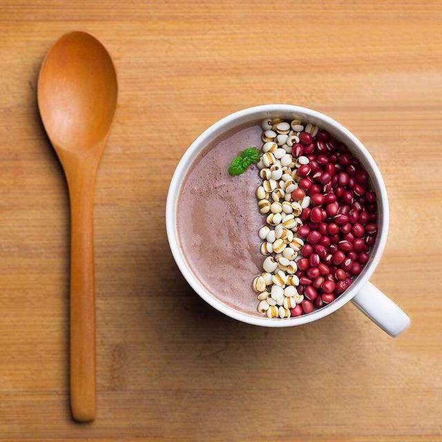 排湿气别傻傻的拔罐了, 老中医建议: 喝水加点它, 七天湿气去光光