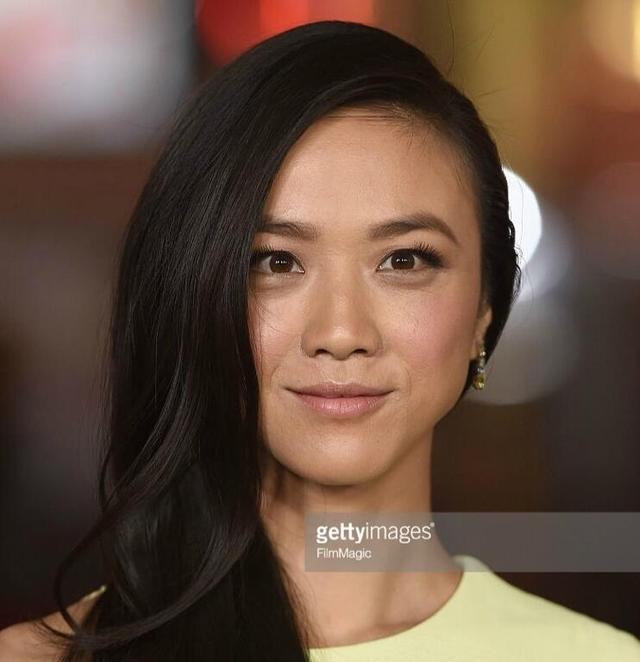 外国媒体都不喜欢给明星修图, 似乎只有李宇春刘诗诗经受住了考验