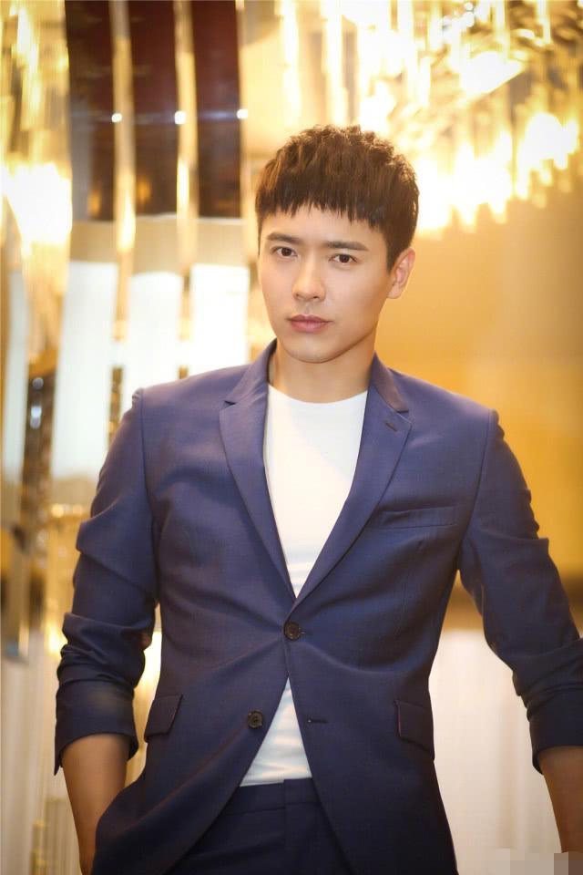 高云翔出狱后首次登录微博7分钟, 他仍旧很想念国内的粉丝!