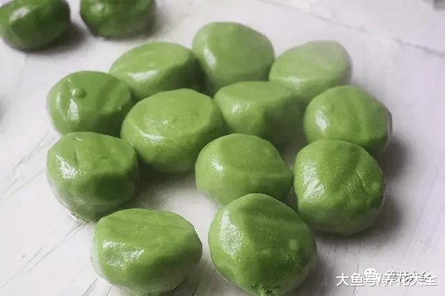 5棵菠菜, 加点蜂蜜, 捏一捏变小团子, 1口气吃6个!