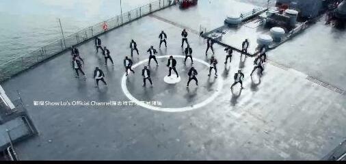 “小猪”罗志祥租下美国战舰拍摄新MV 成为华人乐坛第一人