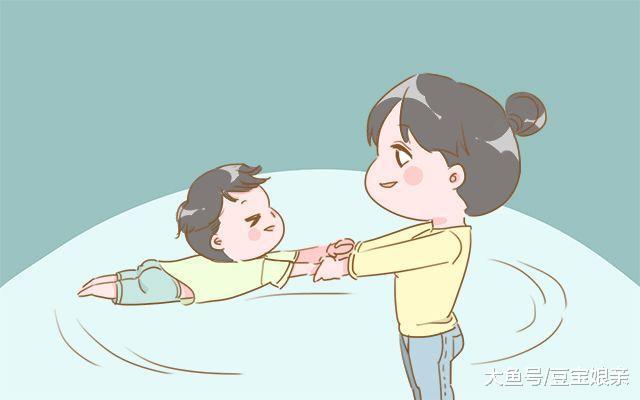 你的这些常见行为, 会导致娃脊椎弯曲