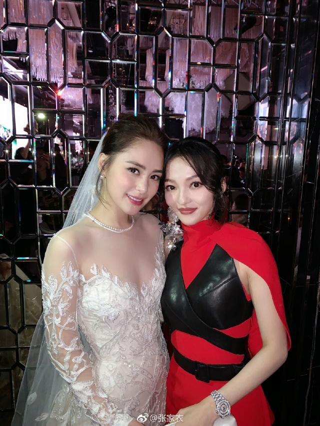 张韶涵出席阿娇婚礼与新人合影 同框杨丞琳满满回忆杀