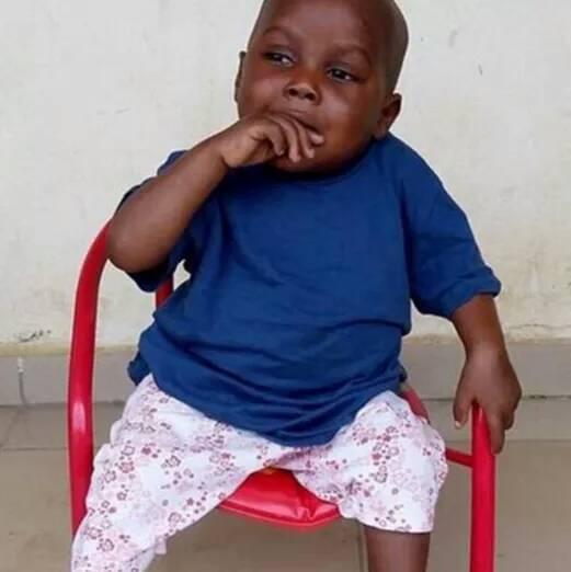 不敢相信, 那个当年瘦弱的非洲小男孩, 如今长成这样了!