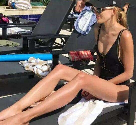 妈妈太美女儿喜欢妈妈不喜欢自己, 爸爸尴尬了