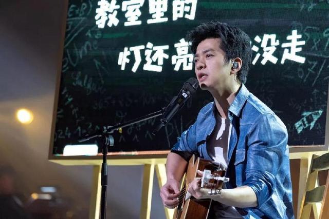 《中国好声音》清华学霸vs港台3大佬! 哈林无奈: 他又说成语了!