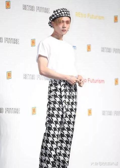 泫雅金晓钟曝光恋情遭公司开除, 网友: 这么打脸公司还是头次见!