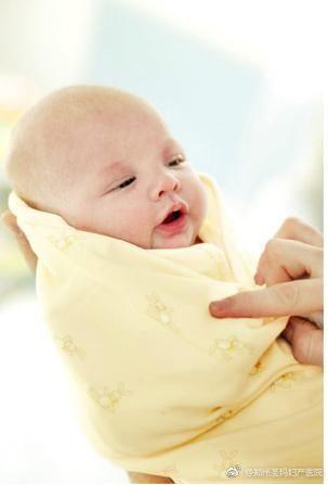 不少宝宝出生时头发稀稀拉拉，惹
