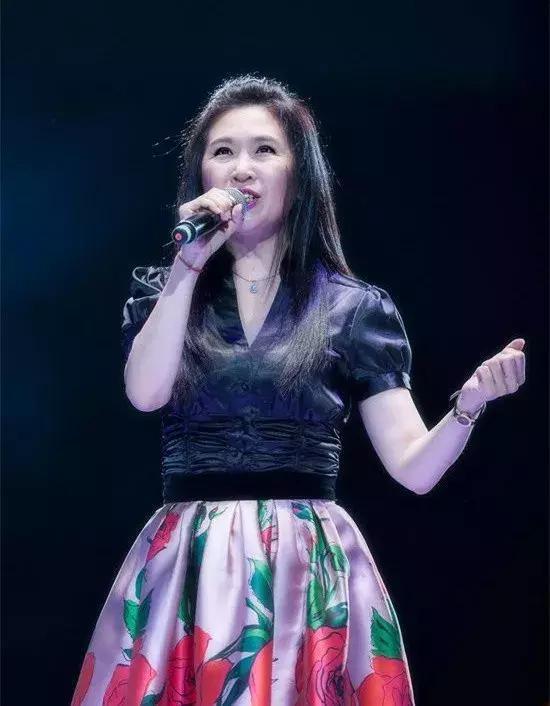 范玮琪捧场朋友婚礼演唱会又被骂, S.H.E刘若英也躺枪