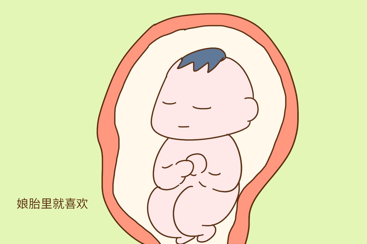 为何宝宝睡觉喜欢做“举手投降”的动作? 网友的解释很拉风