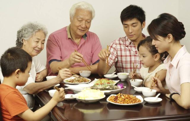 医生: 吃饭总是做这三件事, 迟早要住院!