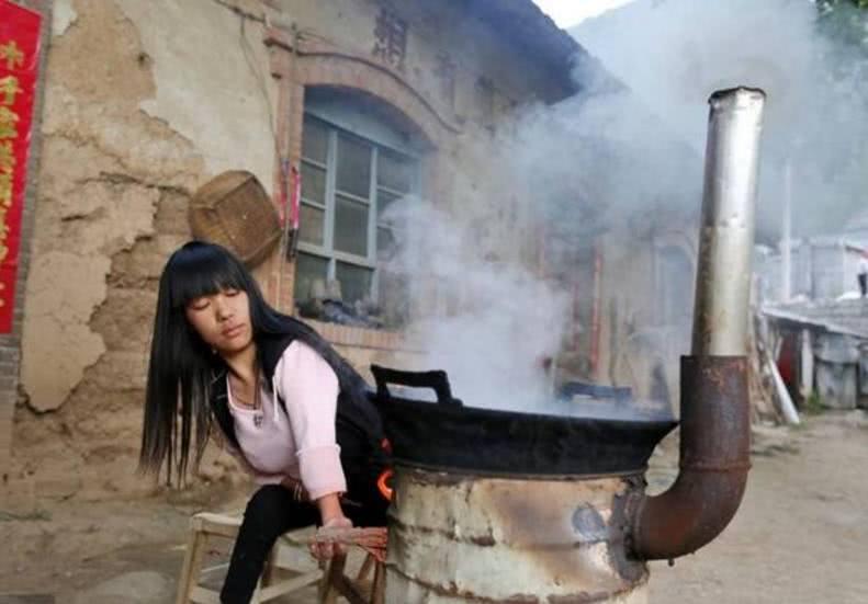 残疾女孩靠十字绣养活自己, 希望找到一个男友一起创业!