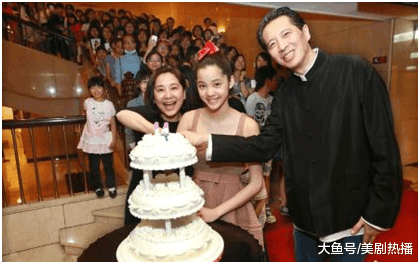 欧阳娜娜半年赚近7000万! 负担整个家庭开销后才能赴美读书?