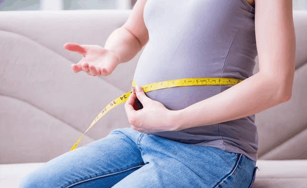 女人肚子鼓鼓像怀孕? 常吃这8样食物, 帮你减掉赘肉, 吃出骨感美