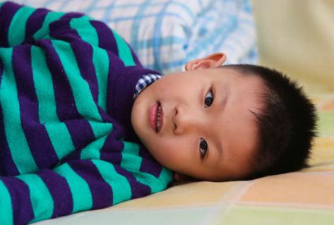 孩子从小就有这几个特征, 长大后很容易吃亏的, 爸妈可要多上心