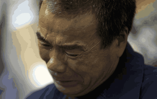 产妇生下宝宝3周后突发死亡, 医生的话叫父亲抽了儿子七个大耳光