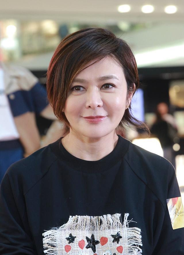 关之琳年过半百女神依旧 谈“刘嘉玲虚报年龄”: 我没留意