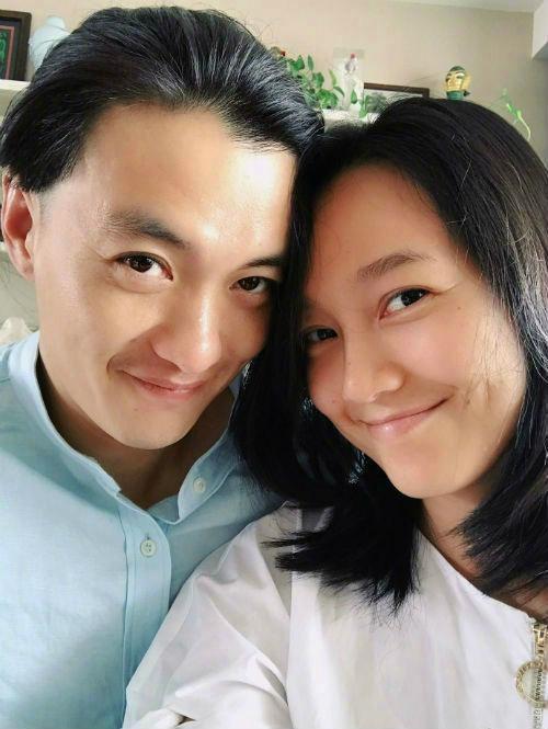 周一围被拍到与女助理共用吸管喝奶茶 朱丹回应