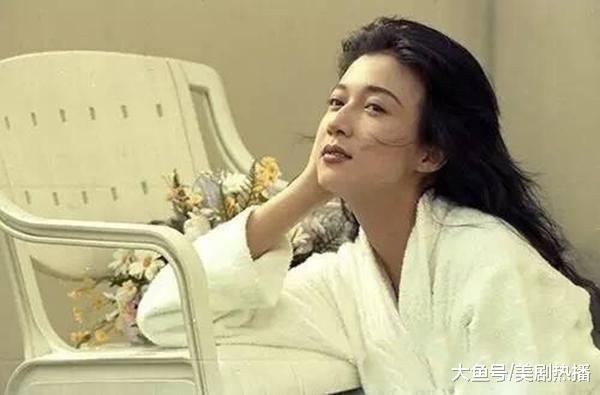 成龙的错误, 吴绮莉的悲哀! 如今接电话被诅咒“为何还不死” !