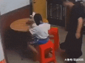 深圳女童被暴打虐待: 有的人就是不配当爹妈!